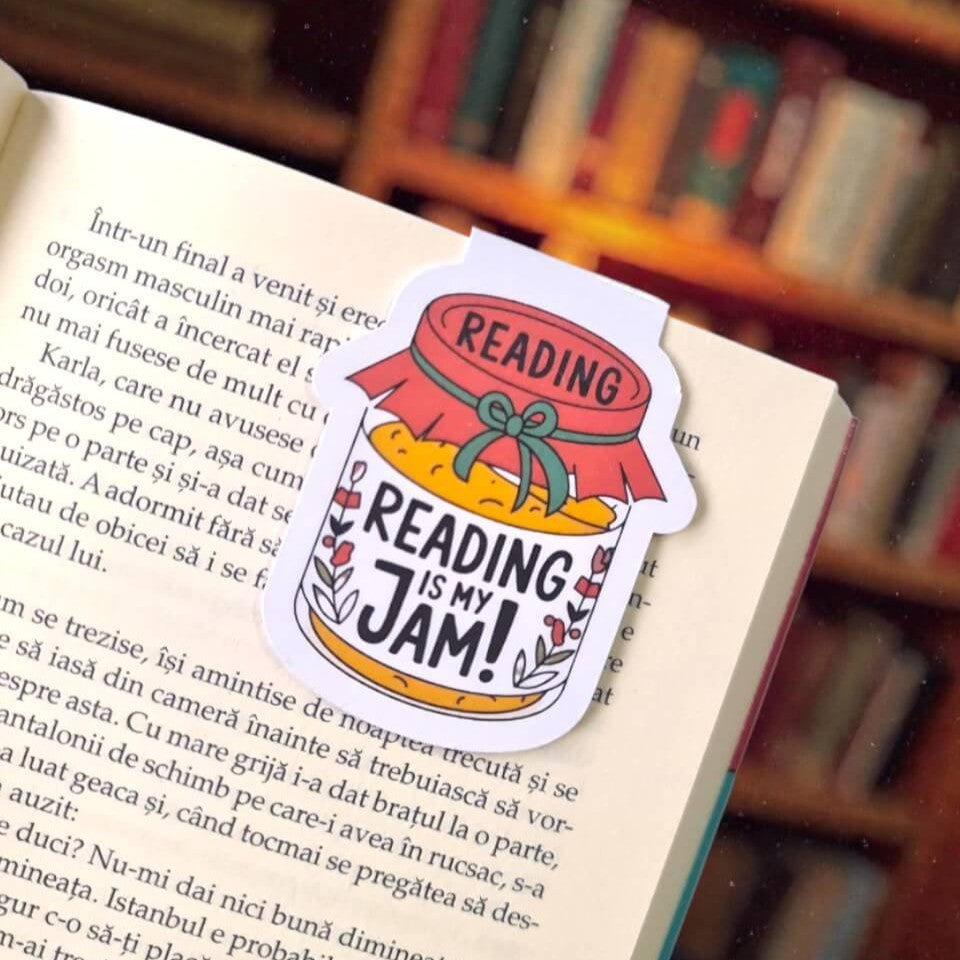 Semn de carte Bookish cu mesaj "Reading is My Jam", ilustrat cu un borcan, ideal pentru cititorii pasionați care găsesc în cărți adevărate momente de răsfăț.