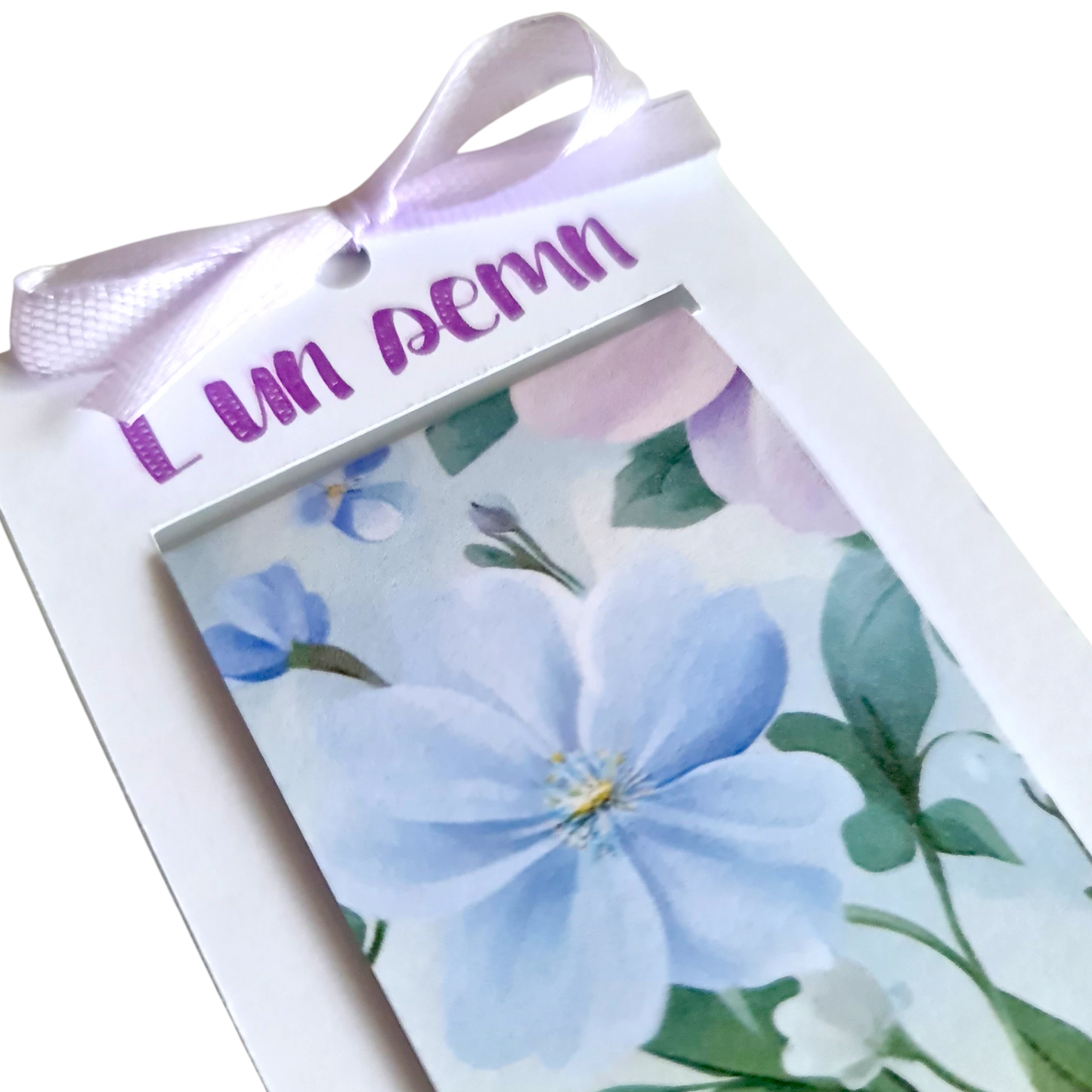 Semn de carte handmade cu model floral bleu, elegant, magnetic, cu funda, cadou special pentru ea