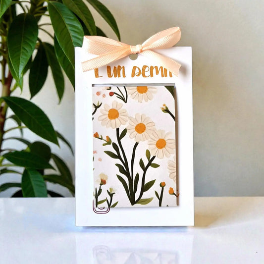 Semn de carte magnetic handmade cu mușețel, cadou de primăvară pentru ea