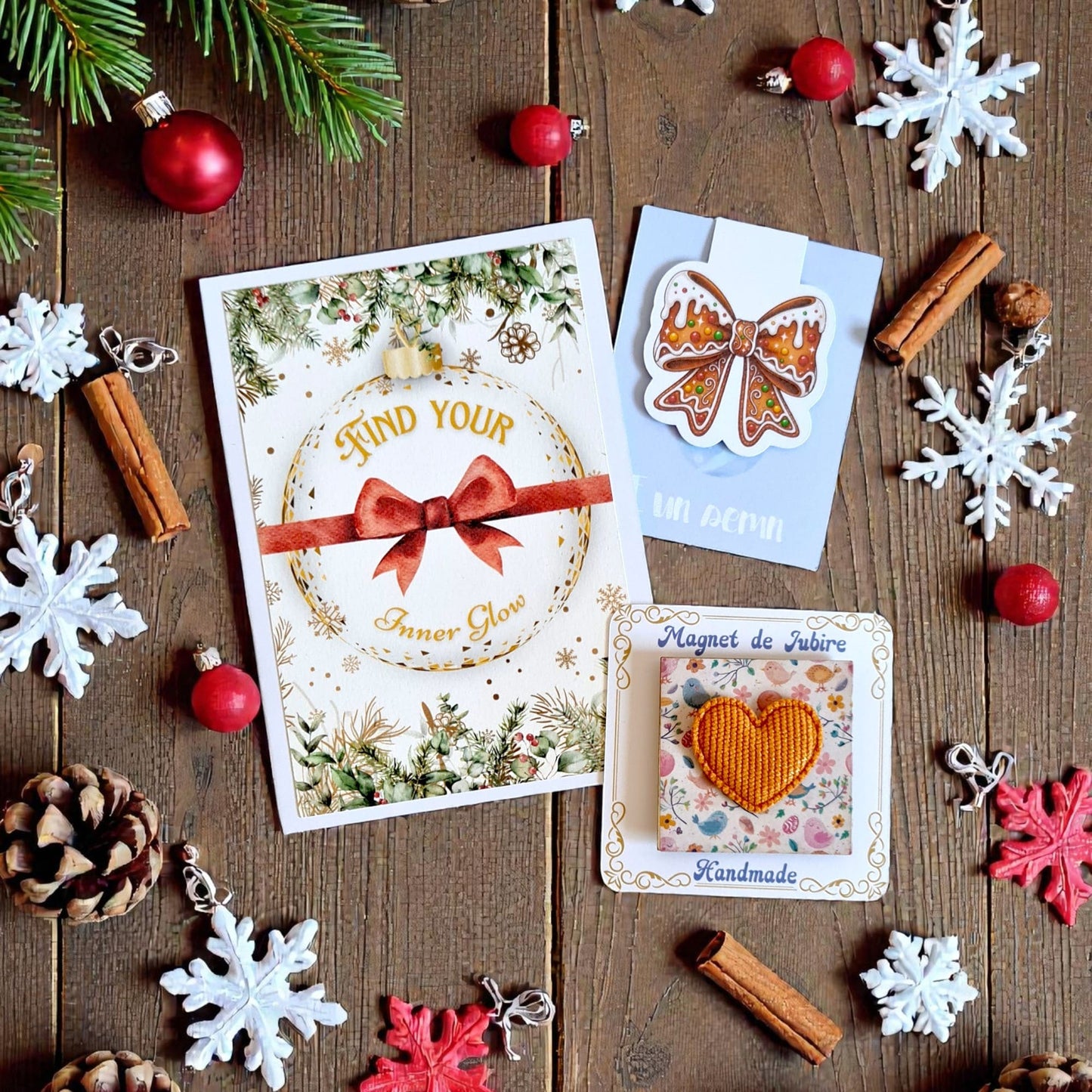 Set de 3 produse handmade pentru sarbatorile de iarna, cu felicitare cu glob si mesaj, magnet handmade personalizat cu inima 3d portocalie si semn de carte magnetic cu funda din turta dulce