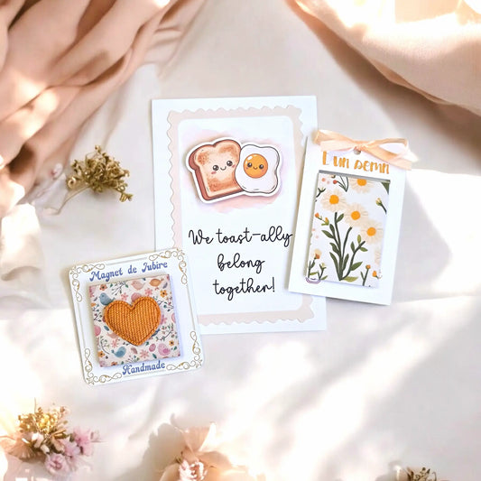 Magnet lemn 5x5cm cu inimioară portocalie într-un set cadou handmade cu semn de carte și felicitare