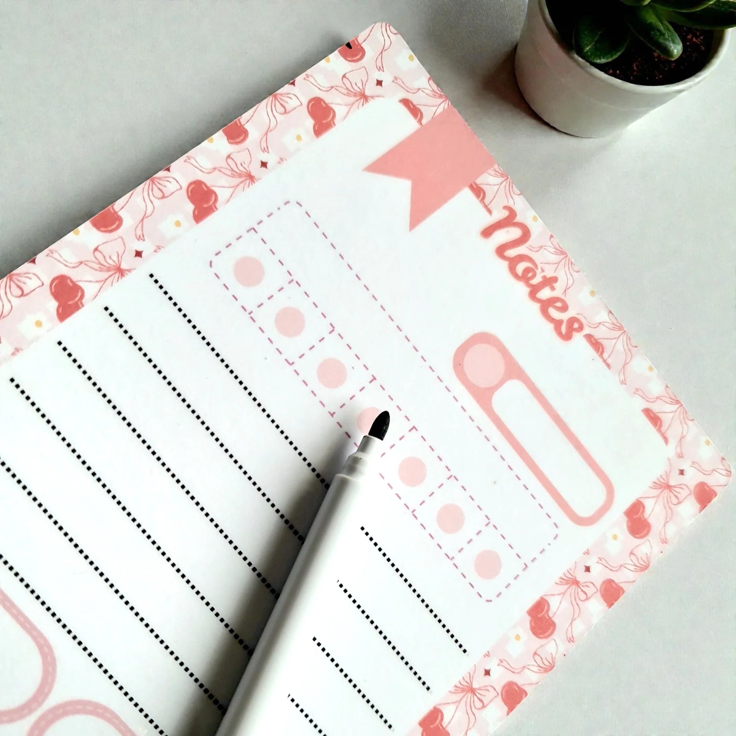 Planificatoare magnetice A5 tip whiteboard cu design original, fixate pe frigider pentru organizare zilnică