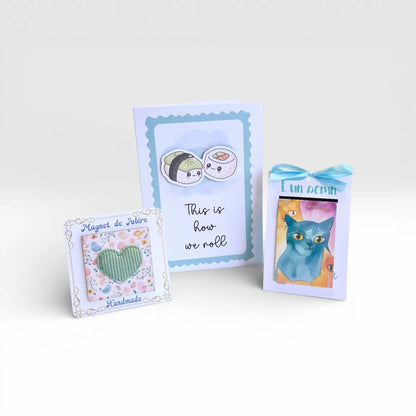 Set cadou handmade cu felicitare 3D, magnet inimioară și semn de carte pisici, design original, cadou perfect pentru prieteni sau parteneri