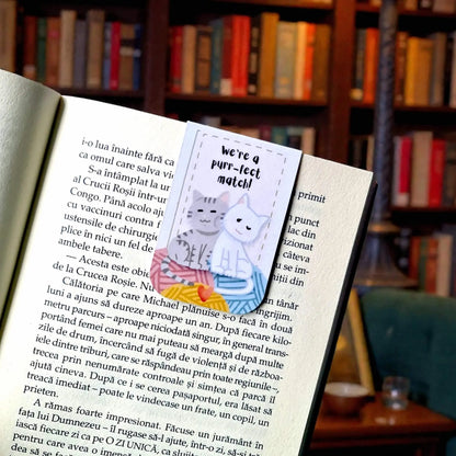 Bookmark magnetic handmade cu mesaj we’re a purr-fect match, design original și cadou special pentru pasionații de lectură