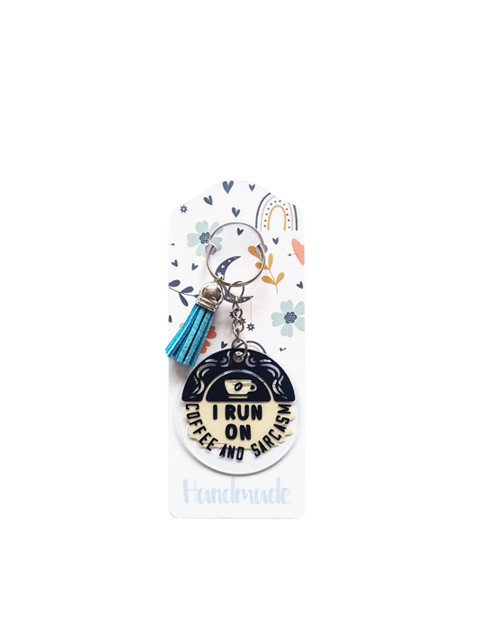 Breloc acrilic "I Run on Coffee and Sarcasm"