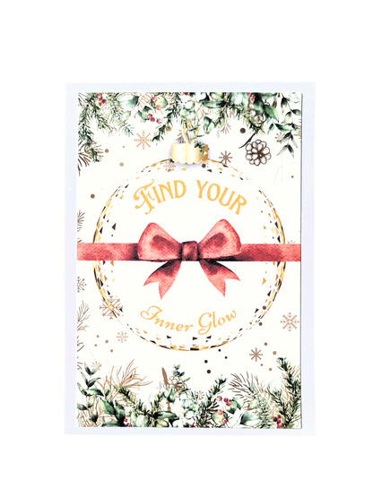 Felicitare festiva cu mesaj si ilustratie cu glob si funda rosie pentru saratorile de iarna