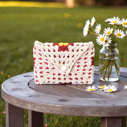 Husă unicat croșetată manual, model romb, culori crem, burgund și galben, potrivită pentru carte sau agendă A5.