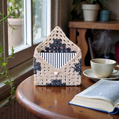 husă croșetată unicat gri-crem pentru carte sau agendă A5