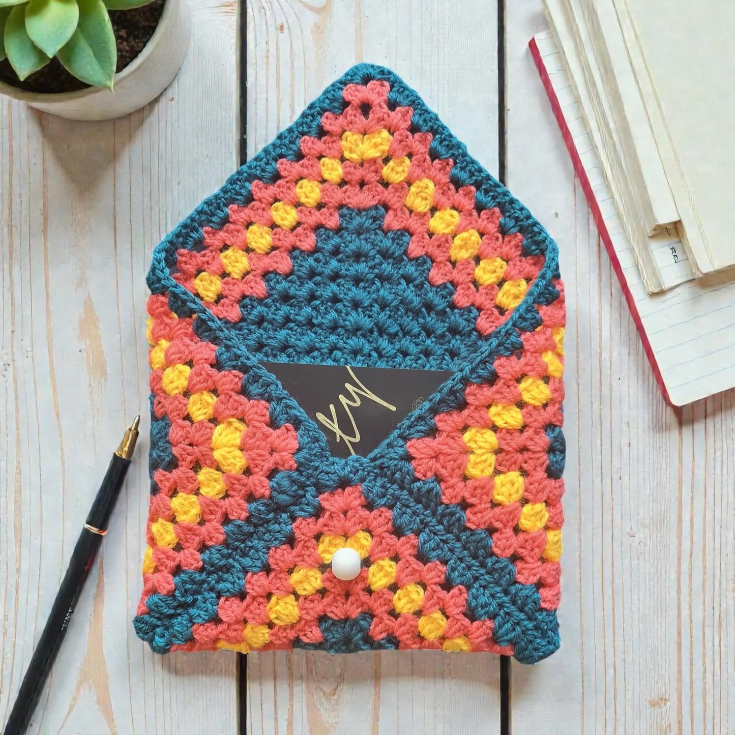 Husă handmade colorată, protecție elegantă pentru carte, agendă sau tabletă mică