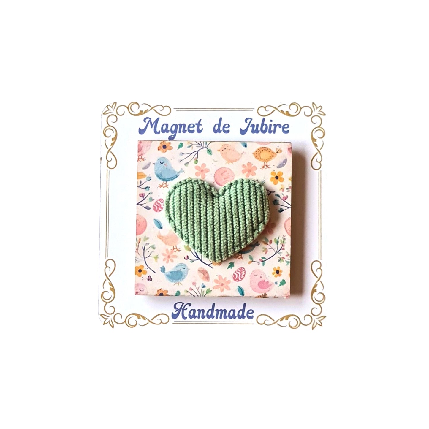 magnet personalizat pe fundal floral, cu inima verde pal din material textil, 3d