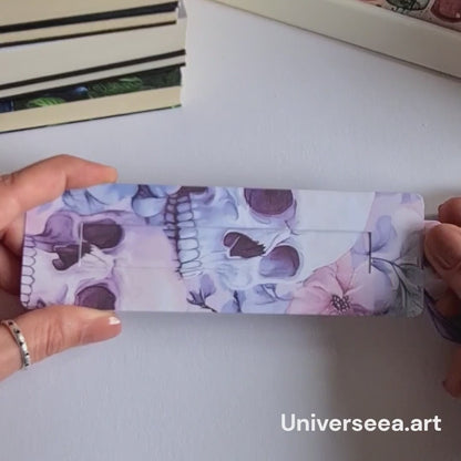 Semn de carte personalizat cu mesaj ascuns, model craniu și trandafiri
