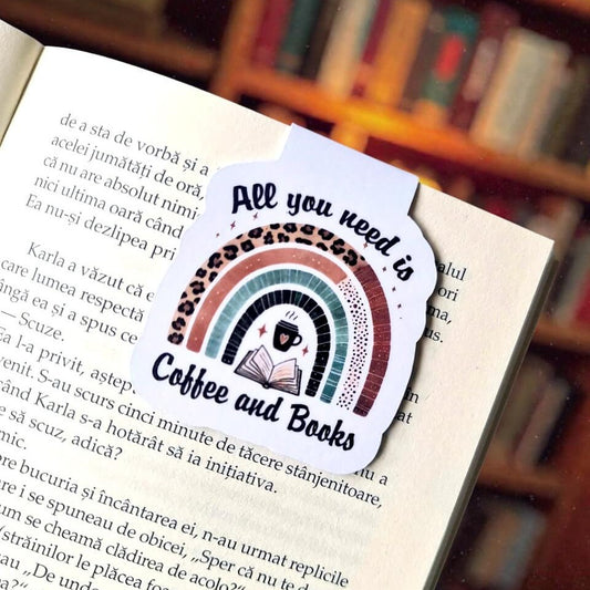 Semn de carte Bookish cu mesaj "all you need is coffee and books", plasat într-o carte deschisă, perfect pentru iubitorii de lectură și cafea.