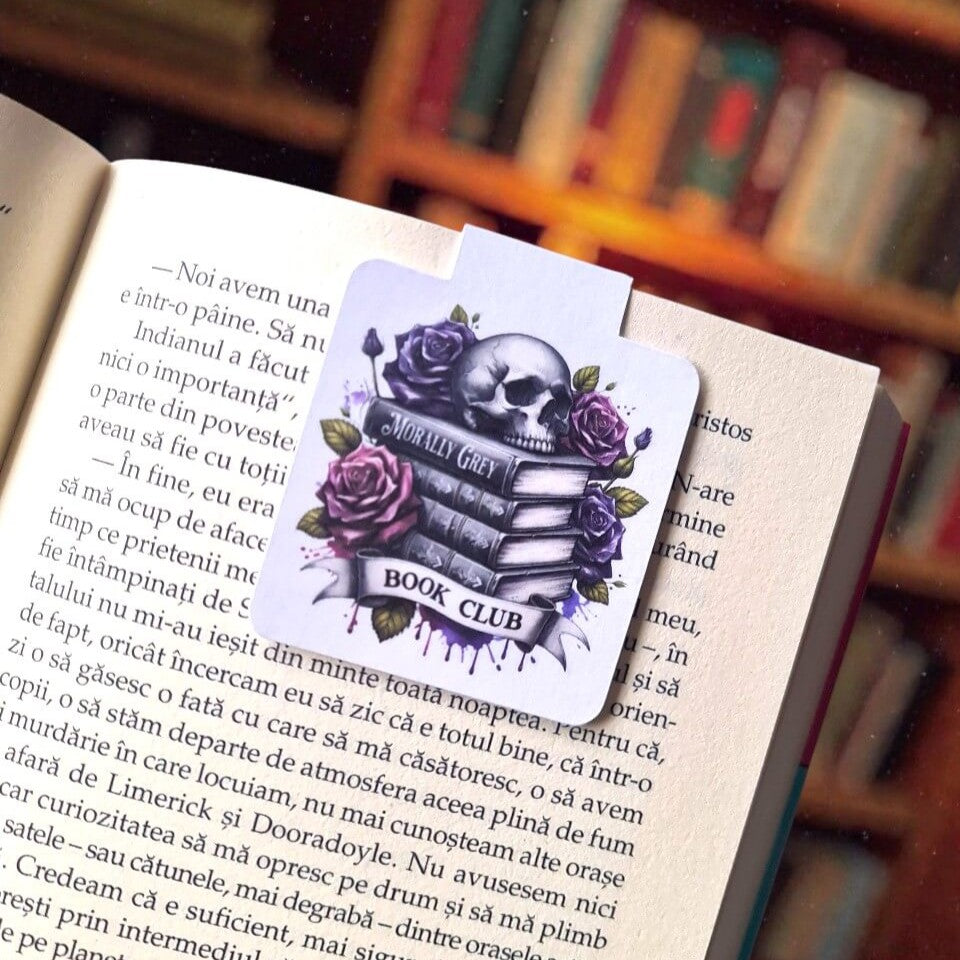 Semn de carte Bookish cu mesaj "Morally Grey Book Club", ilustrat cu craniu peste un teanc de cărți și trandafiri mov, potrivit pentru cititorii pasionați de povești complexe și întunecate.