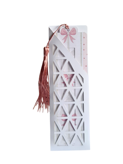 Semn de carte handmade, design pastel și fundă roz