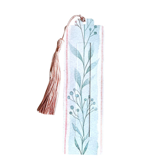 semn de carte personalizat cu flori bleu pastel, cadou handmade pentru femei