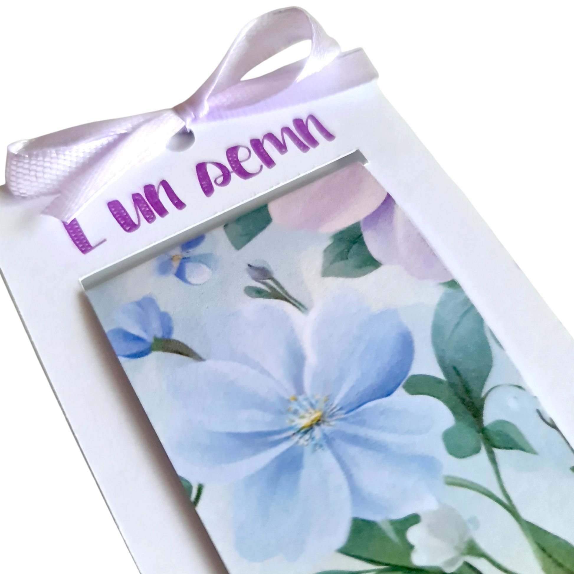 Semn de carte handmade cu model floral bleu, elegant, magnetic, cu funda, cadou special pentru ea