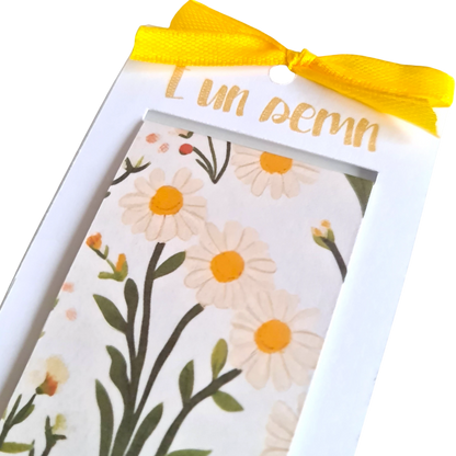 Semn de carte magnetic handmade cu mușețel, cadou de primăvară pentru cititoare și iubitoarele de lectură