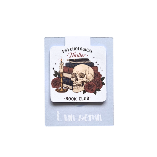 Semn de carte magnetic handmade cu ilustrație gotică și mesajul "Psychological Thriller Book Club", cadou pentru fanii de suspans și mister.