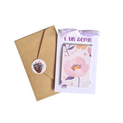 Semn magnetic cu floare roz, ideal pentru cititori și cadouri simbolice