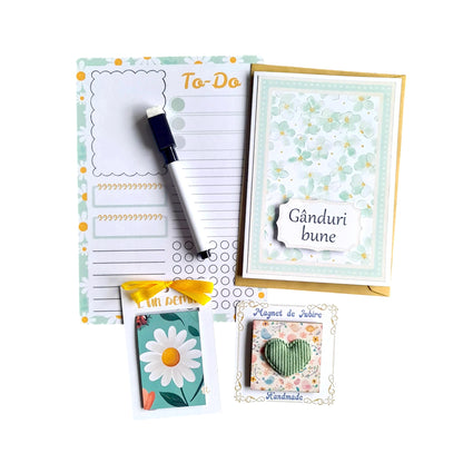 Cadou funcțional și estetic: planner magnetic, semn de carte handmade, magnet 3D și felicitare cadou verde pastel.